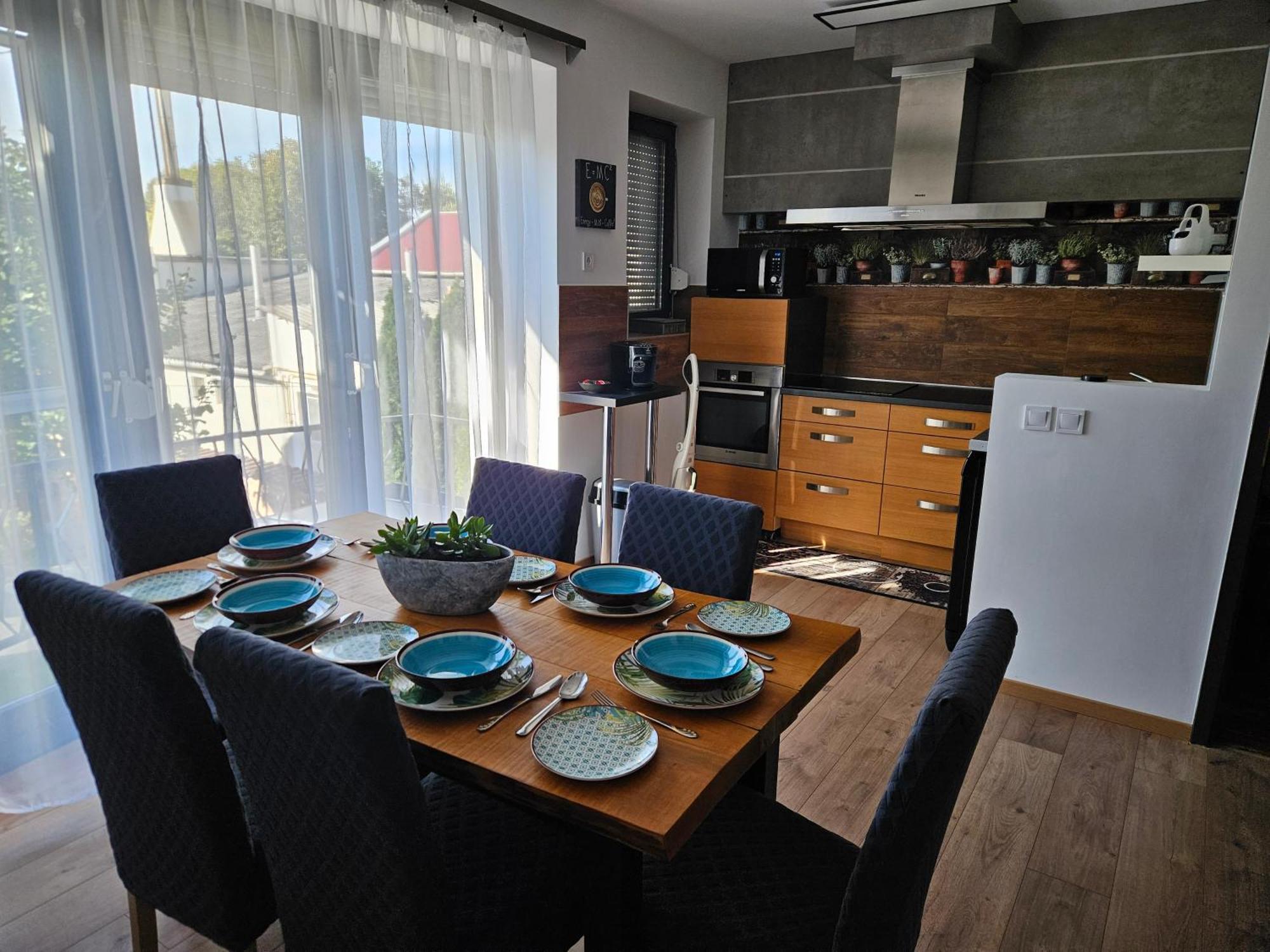 Toelgyes Apartmanhaz Сегед Екстер'єр фото